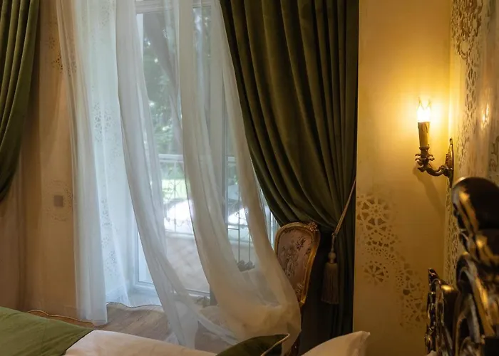 Hotel Moncastro бутік-готель *