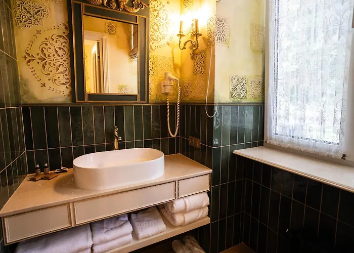 Hotel Moncastro бутік-готель